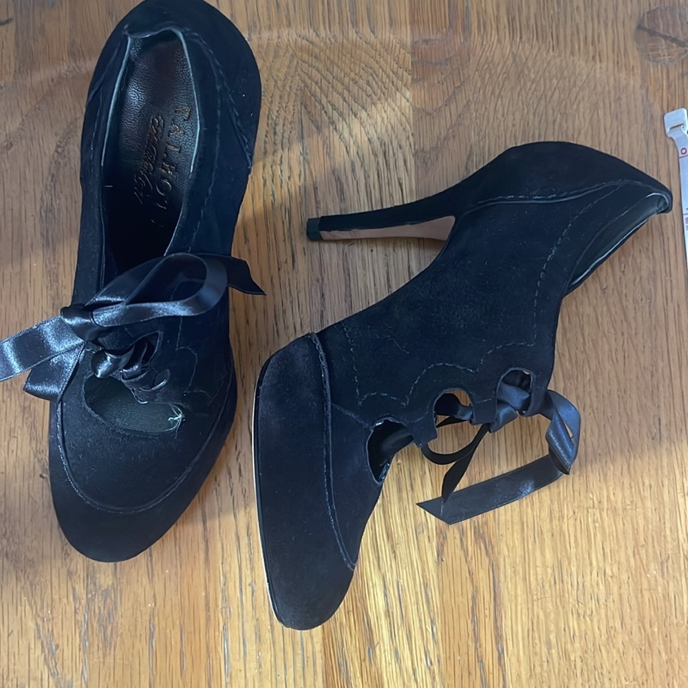 Talbot’s Suede w 3” Leather heel shoes 6B
P015